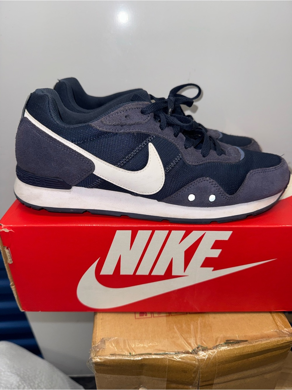 Nike Men’s Navy and White Retro Runner Sneakers